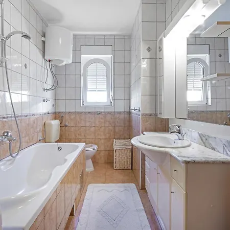 Apartment Gorgeous In With Wifi Sibenik